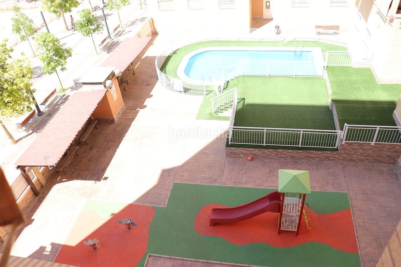 Foto 4d795b97-9393-4ebe-bb2c-01cee69a51fc. Alquiler piso en carrer d'il·licità absent 3 urbanización con piscina en Elche / Elx