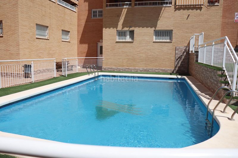 Foto 5bf9c295-1306-46b8-9f4f-eeed526b3357. Alquiler piso en carrer d'il·licità absent 3 urbanización con piscina en Elche / Elx