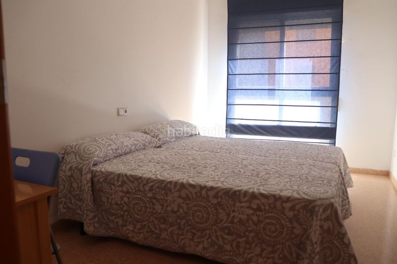 Foto 75f65f6d-7037-4203-8901-245ee72d284e. Alquiler piso en carrer d'il·licità absent 3 urbanización con piscina en Elche / Elx