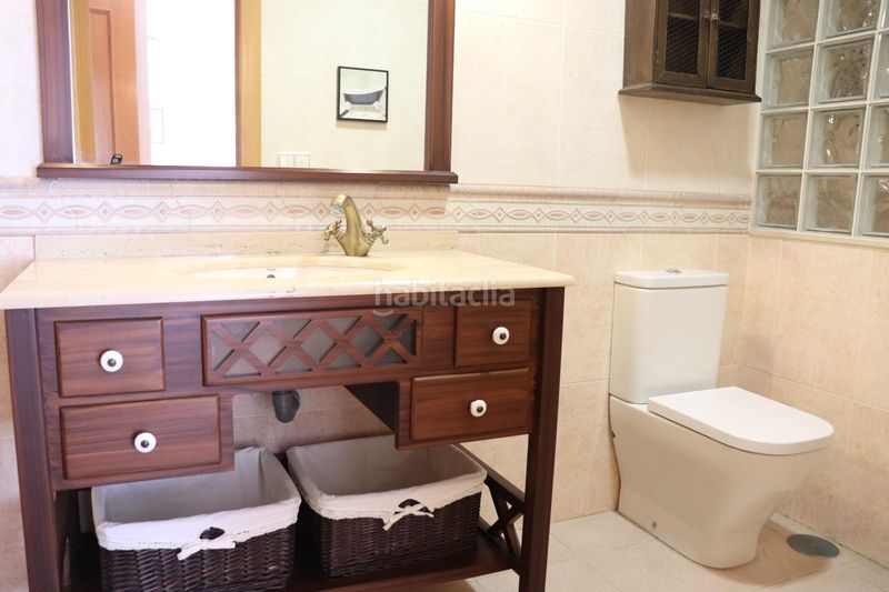Foto 770dae5c-69fc-4d0e-8313-34a34aa5bd89. Alquiler piso en carrer d'il·licità absent 3 urbanización con piscina en Elche / Elx