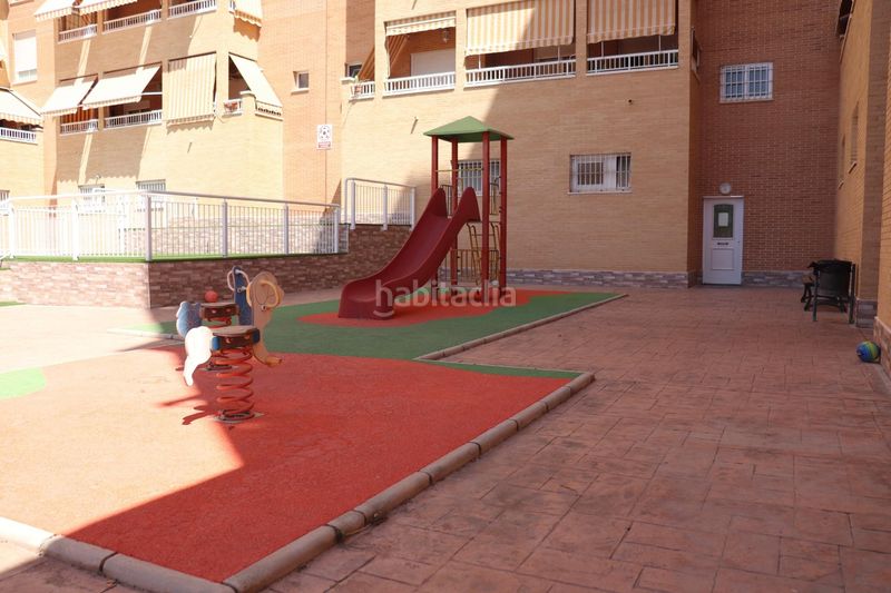 Foto b5735f61-469c-43ca-b5f1-1e1c3aa26e77. Alquiler piso en carrer d'il·licità absent 3 urbanización con piscina en Elche / Elx
