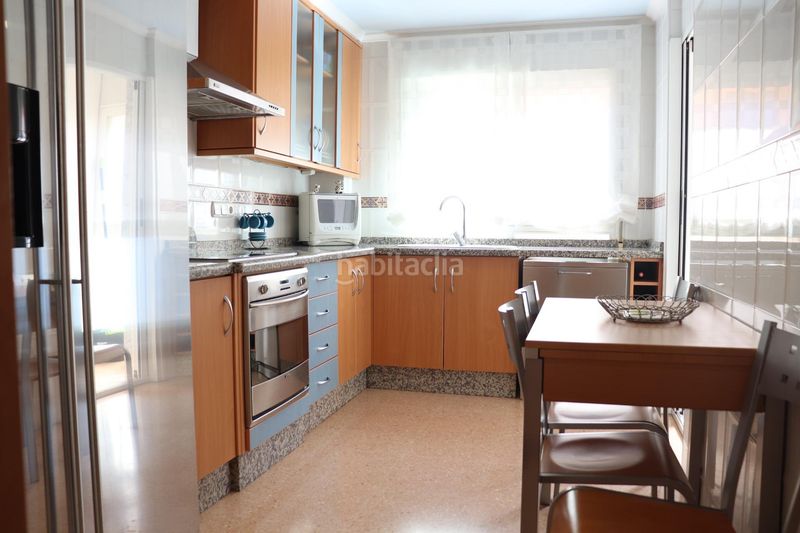 Foto fd2b2f18-64da-41ec-9abf-909053f7b872. Alquiler piso en carrer d'il·licità absent 3 urbanización con piscina en Elche / Elx