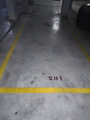 Car parking in Ciutat Universitària. Olvidate de dar vueltas y vueltas buscando aparcamiento. aqui ti