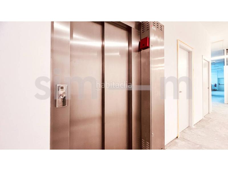 Foto 9450992a-e487-4cde-b133-cfe7eb5f2e32. Location bureau dans Nord Vic