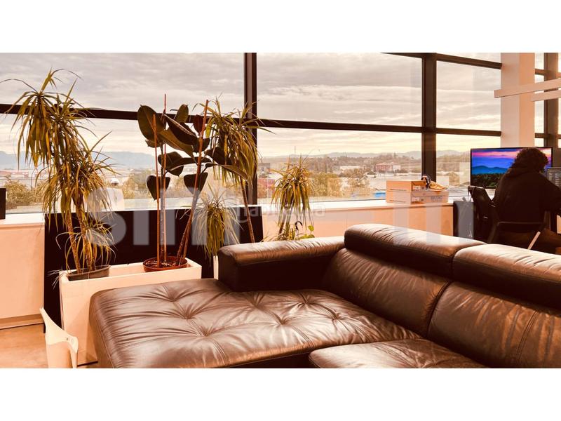 Foto e9a9585c-01e6-4a40-8ab3-8b1d3028a012. Miete büro in Nord Vic