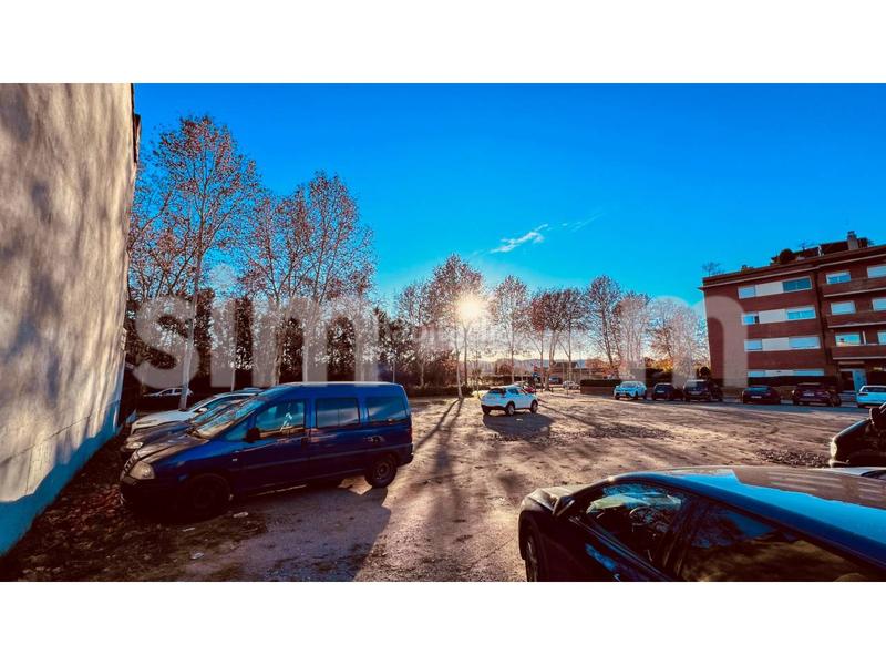 Foto 4fb4f348-2073-48e6-be8c-22cbb0d30ac8. Gewerbliches grundstück in mercè rodoreda 4 in Caputxins-Ambulatori Vic