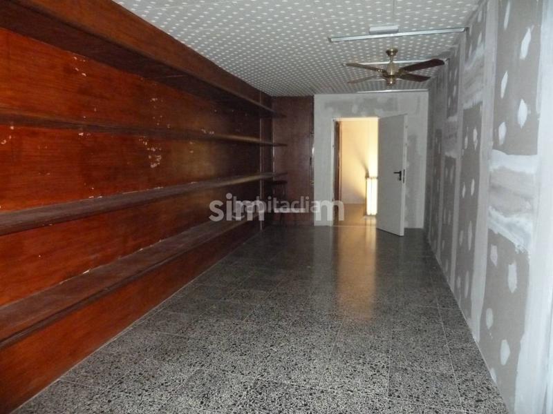 Foto b99383ce-0a29-46da-88db-daf4a9221c6c. Alquiler local comercial en argenters 18 local de alquiler zona centro en Vic