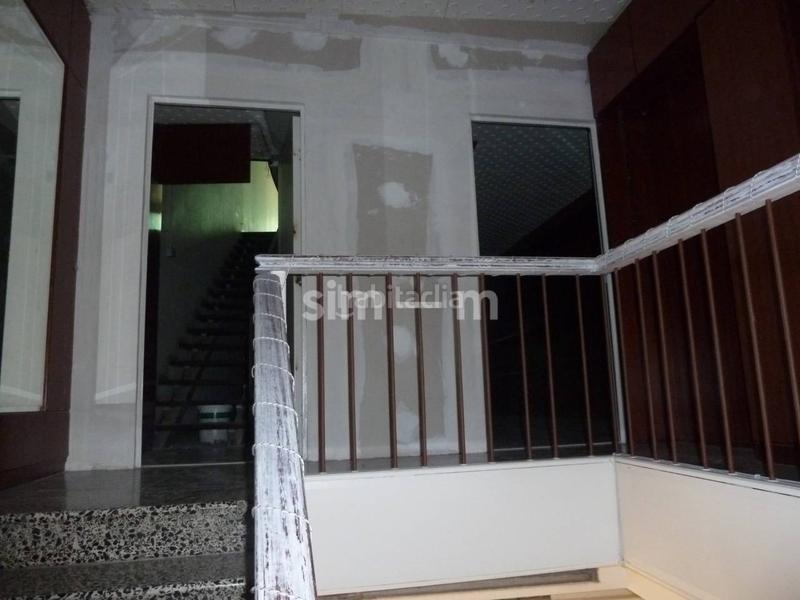 Foto 52e45ec8-72b2-4e01-9237-daae8d392b6a. Lloguer local comercial a argenters 18 a Centre Vic