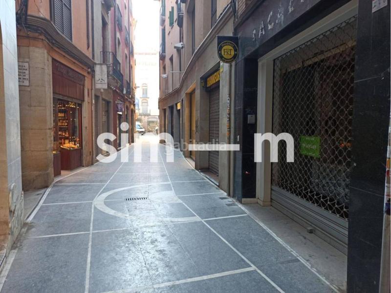 Foto 6a7fdeac-a676-488f-b100-e921b6c93c73. Lloguer local comercial a argenters 18 a Centre Vic