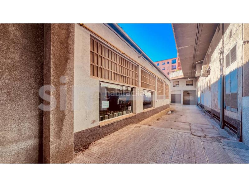 Foto a30575fb-a849-4773-b700-b70f5e0bc8d2. Rent business premise in doctor junyent 9 in Centre Vic