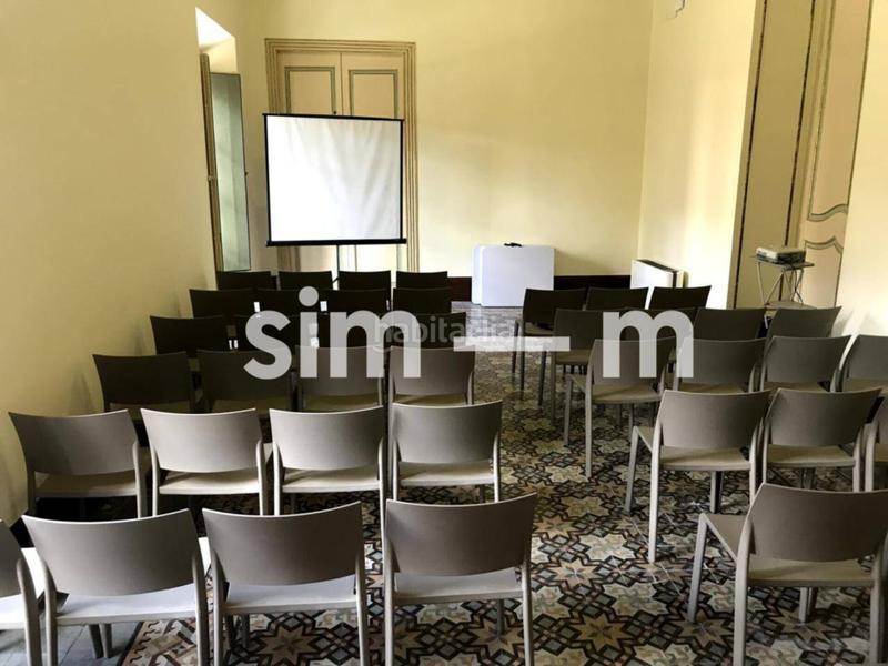 Foto 15c99d5c-0cd8-484f-a32d-7729e58e88d2. Rent business premise in Centre Vic