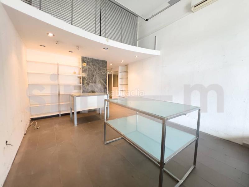 Foto 4cb50d3e-a0b0-4c40-9579-4ce0471d1652. Lloguer local comercial a Centre Vic