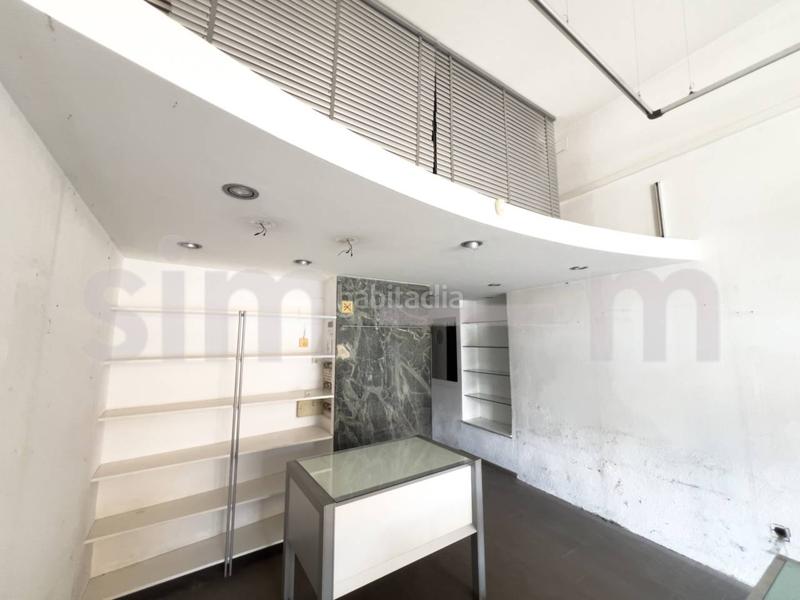 Foto 9444d56d-dd1b-42ef-ad58-99db67bb06d5. Lloguer local comercial a Centre Vic