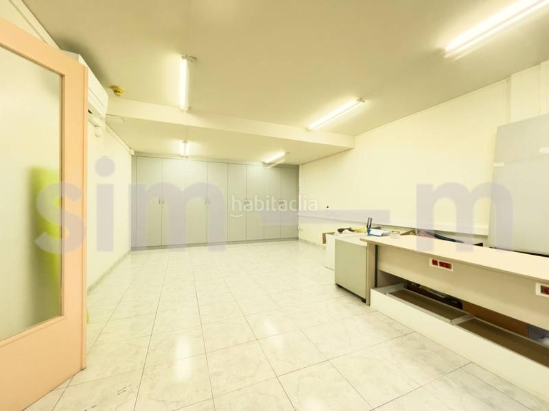 Foto 41e32b8c-8425-45b4-986e-844b6bcf994c. Alquiler oficina en bisbe torras i bages 4 local en alquiler zona centro en Vic