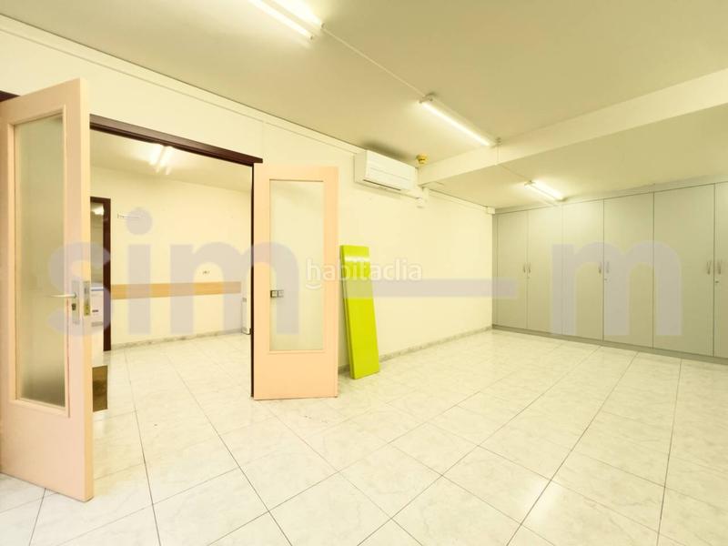 Foto 48d4fc31-59c5-4fa7-a88f-67f84ddc7c43. Alquiler oficina en bisbe torras i bages 4 local en alquiler zona centro en Vic