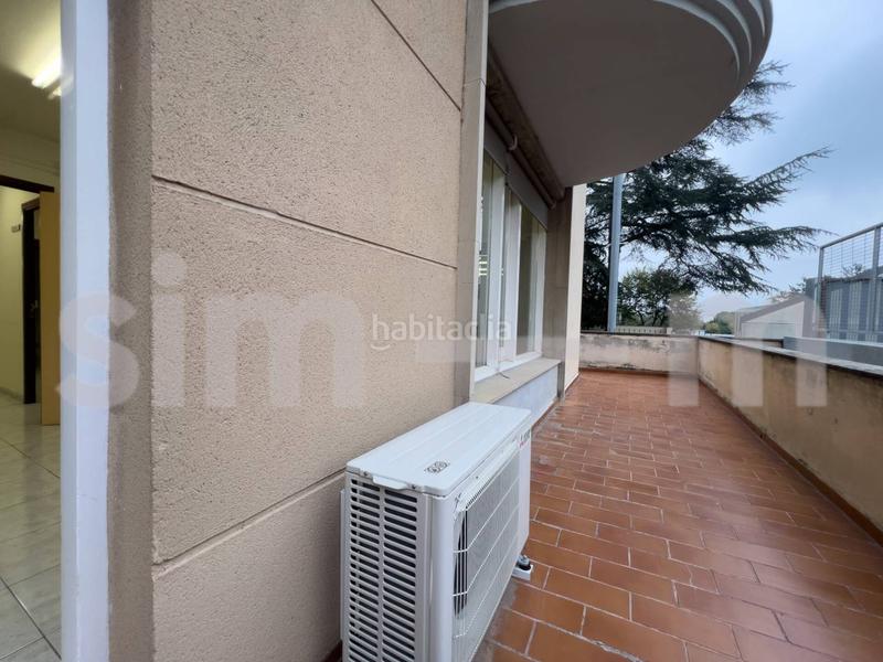 Foto 5f5a318f-cc31-4bd0-a1e0-aaee4d7f2e51. Alquiler oficina en bisbe torras i bages 4 local en alquiler zona centro en Vic