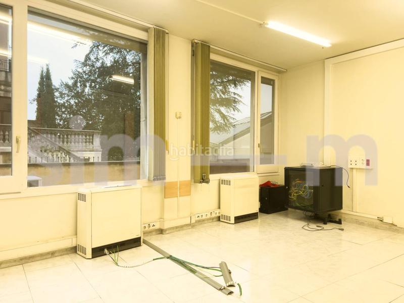 Foto 8c8558ec-5721-428c-af12-78ecda49ec54. Rent office space in bisbe torras i bages 4 in Centre Vic