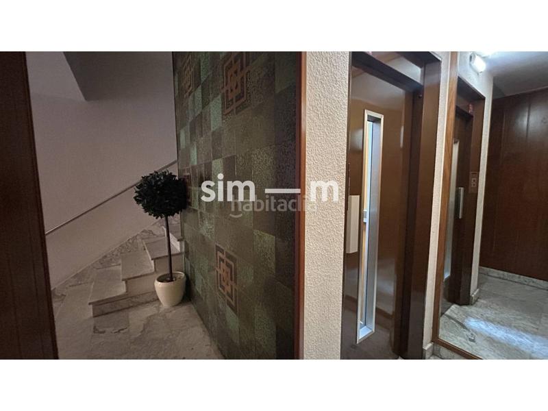 Foto b3e0fcec-9d00-49ce-9562-b4c27db9d874. Miete büro in francesc camprodon 31 in Nord Vic