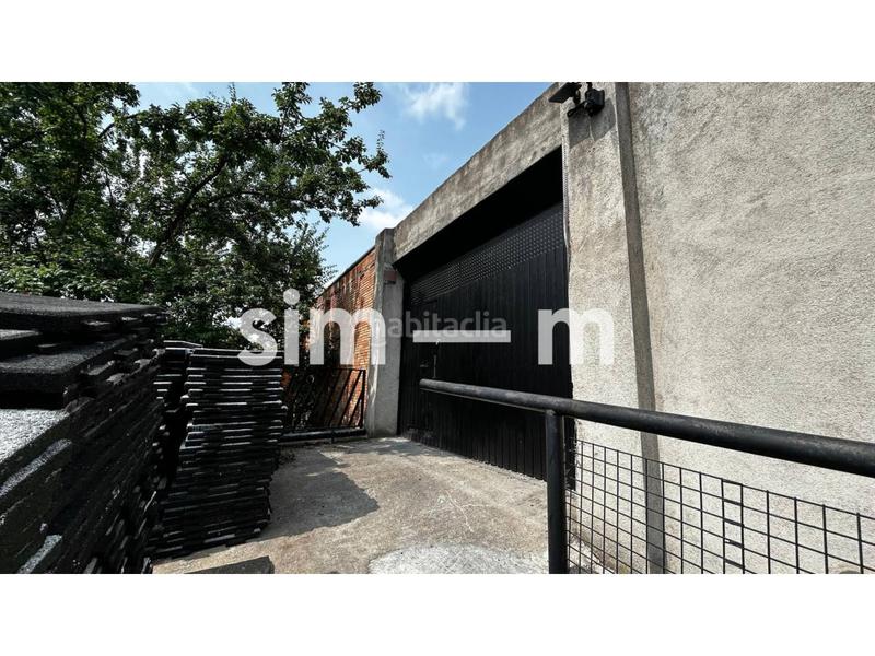 Foto 7341a63e-00e0-4347-ac4f-f71c662e62ad. Lloguer local comercial a Estadi-Santa Anna Vic