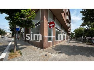 Lloguer Local Comercial a Caputxins-Ambulatori. Local en alquiler  zona capuchinos