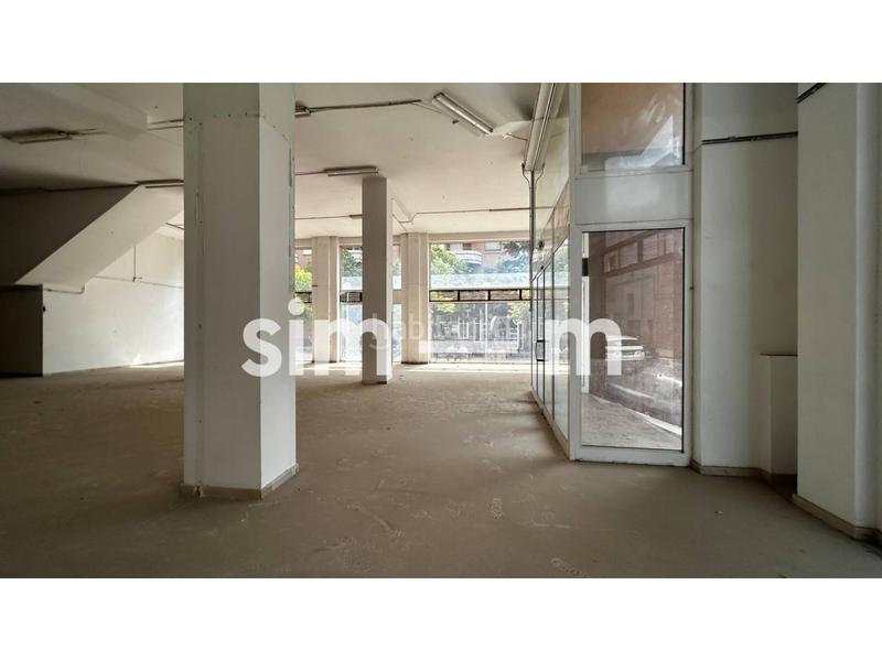 Foto 1751f2c6-b622-4deb-a309-806b4ccc2bfe. Lloguer local comercial a Caputxins-Ambulatori Vic