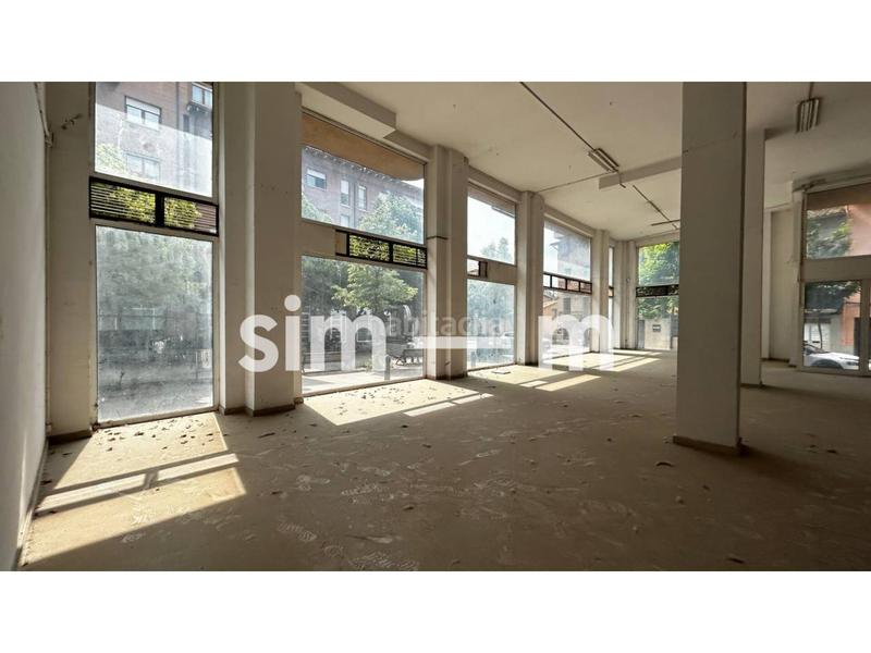 Foto f1f31db5-4f71-4fab-819c-a08b46258723. Lloguer local comercial a Caputxins-Ambulatori Vic