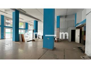 Lloguer Local Comercial a Caputxins-Ambulatori. Local en alquiler  zona capuchinos