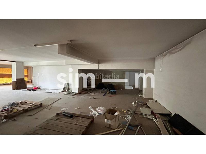 Foto 8b8f8ab9-4779-4317-98d4-df5ba02221e5. Lloguer local comercial a Caputxins-Ambulatori Vic