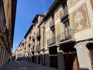 House in Nou 121. Edificio en venta  zona centro