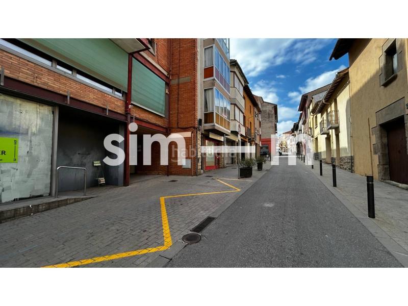 Foto 10da2b0c-4a1b-45e6-af22-9eb1a0a33f93. Alquiler local comercial en major 35 local en alquiler zona centro en Tona