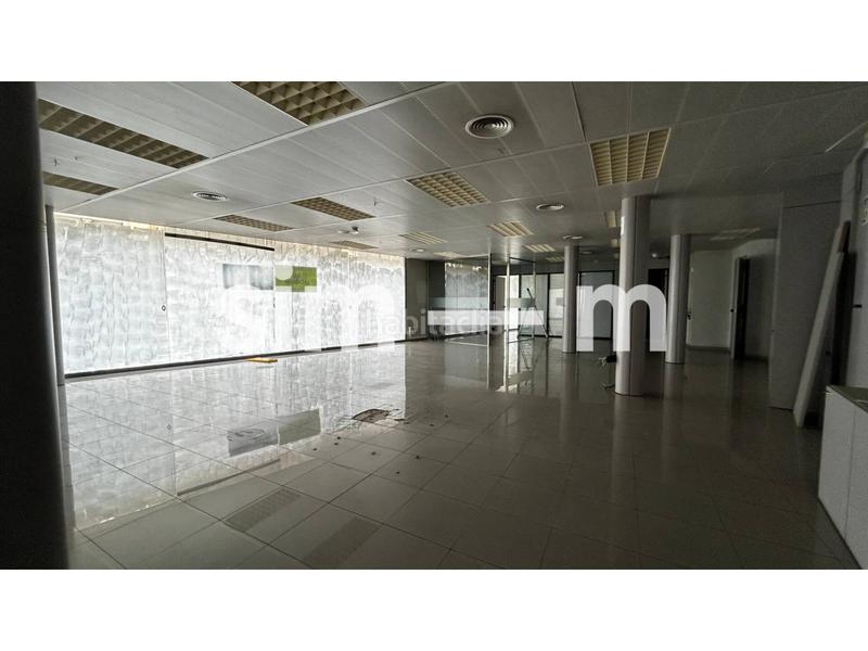 Foto 42c9bee6-72aa-49a9-a8cf-6a0db284a8bf. Alquiler local comercial en major 35 local en alquiler zona centro en Tona