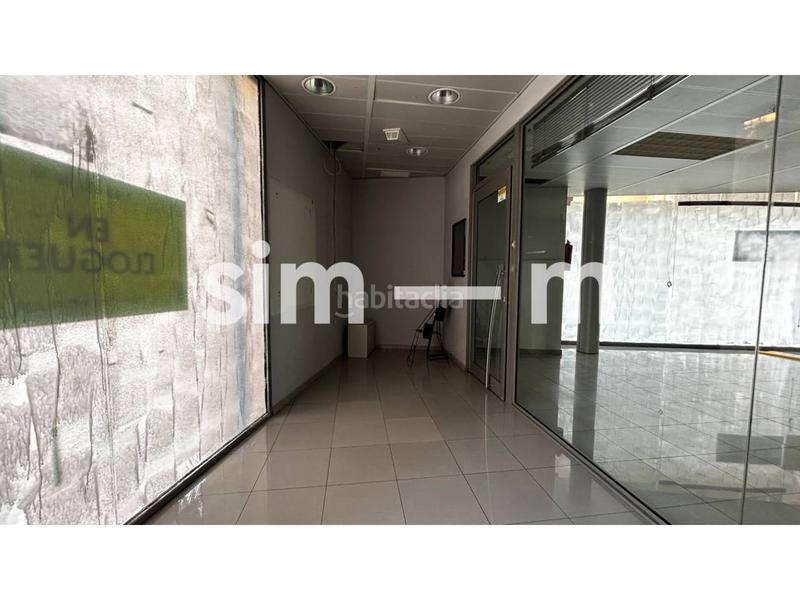 Foto ded54efb-afdd-4e39-8687-647fa0bef193. Alquiler local comercial en major 35 local en alquiler zona centro en Tona