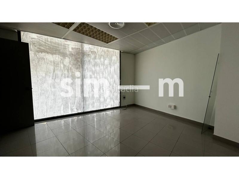 Foto 35b610a3-a609-48e2-85bb-7f080d98a3b5. Miete geschäftsraum in major 35 in Tona