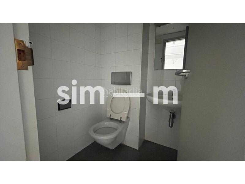 Foto 3355e5fb-a6ca-4f31-be5b-a016f16c4c72. Lloguer local comercial a Estadi-Santa Anna Vic