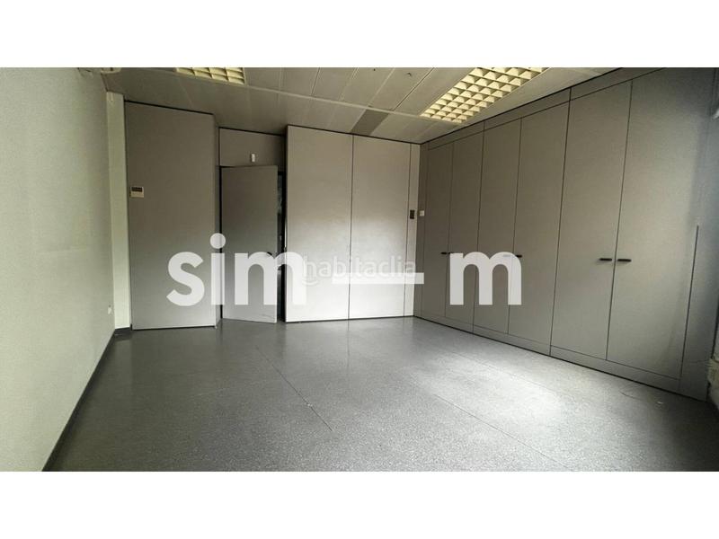 Foto 3bc5e121-d483-4ef6-b3e4-f167c2ef1994. Lloguer local comercial a Estadi-Santa Anna Vic