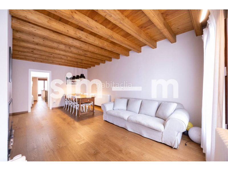 Foto a56abd74-ca46-476f-bcbc-c7e128215e0c. Casa amb calefacció aparcament a Centre Vic