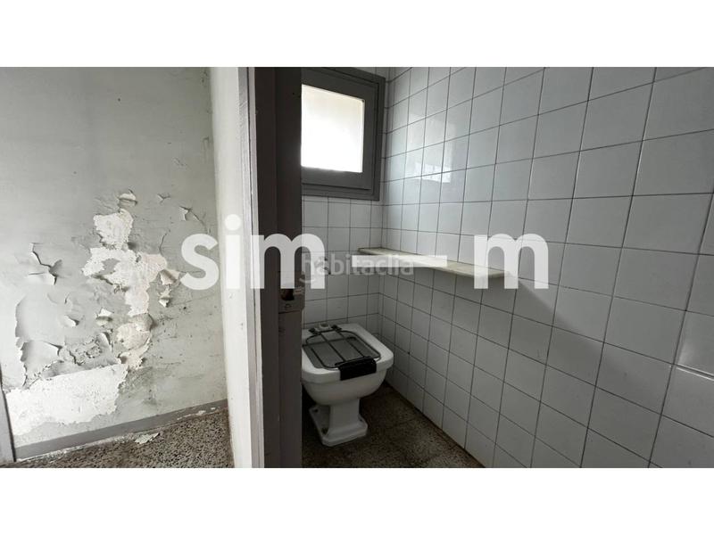 Foto 9f6738a3-e833-4bfe-b8cf-11ef08488f64. Local comercial en major 35 local en venta zona centro en Tona