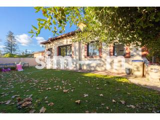 Chalet in Seva. Casa en venta  zona centro