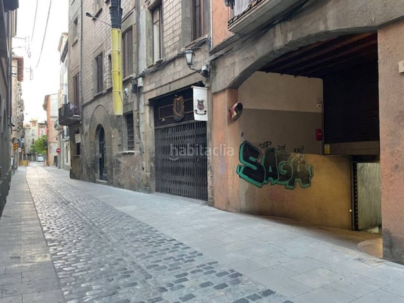 Foto e5d8efa2-6af2-4706-8242-84baf4beb989. Aparcament cotxe a calle ramada 31 a Centre Vic