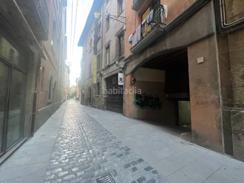 Foto fc5318d4-31f2-4941-a6b9-0f618e040397. Aparcament cotxe a calle ramada 31 a Centre Vic