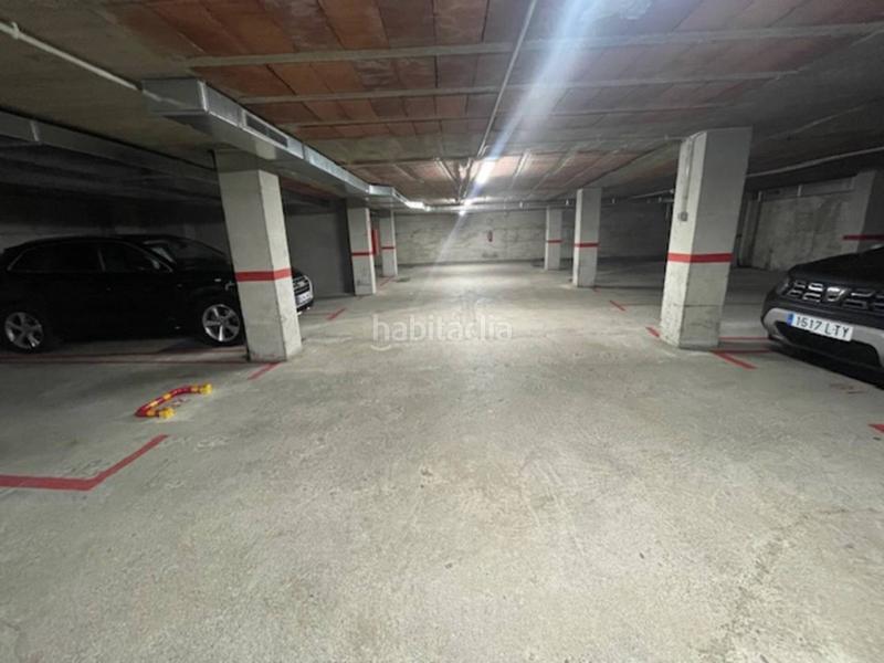 Foto d14f3162-2094-4d83-95a2-765bbf4a5890. Aparcament cotxe a ramada 31 a Centre Vic