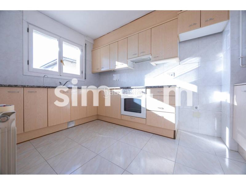 Foto 59a4bf0a-1db9-45c7-89f0-d8253cef380c. Piso  en venta zona hospital general en Nord Vic