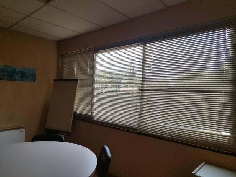 Foto 65da8804-2082-4f15-ae38-a0f4066b5d98. Location bâtiment à usage industriel dans Nord Vic