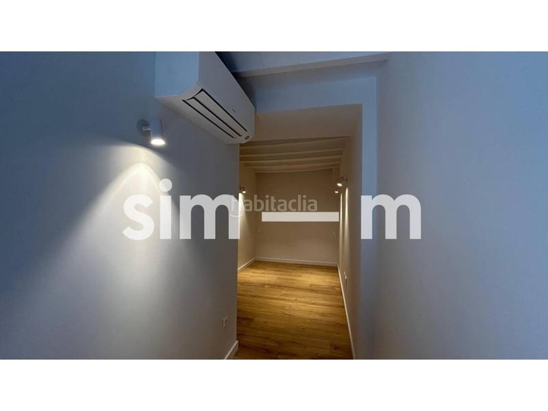 Foto b7369044-8cf6-4062-a05a-961a10e8ad26. Rent flat in rambla davallades 15 in Centre Vic