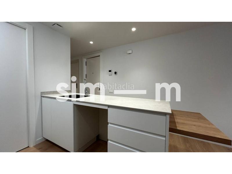 Foto 704b531a-2222-4845-bdd5-ed5787be9f74. Rent flat in rambla davallades 15 in Centre Vic