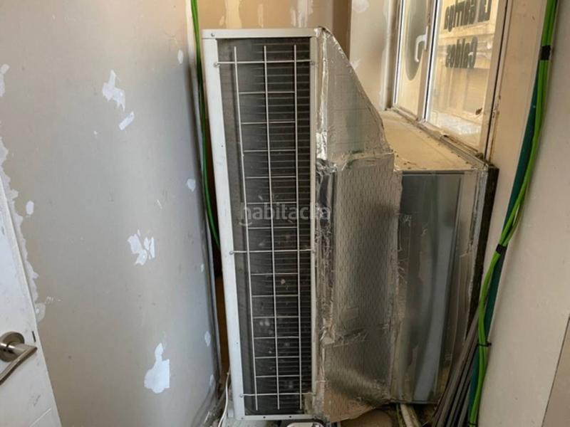 Foto 0cf46c69-4415-4361-85be-83ef9fff86a5. Location local commercial dans argenters 20 dans Centre Vic