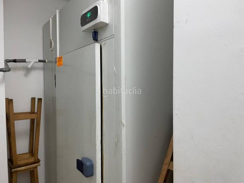 Foto 17a980d4-6ae8-4157-a172-95a37fd205a5. Location local commercial dans argenters 20 dans Centre Vic