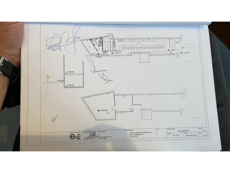 Foto 3dde150d-dba6-409a-83d1-2fe22095c688. Location local commercial dans argenters 20 dans Centre Vic