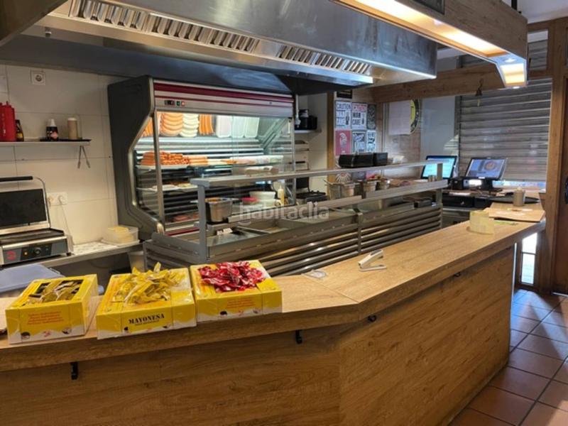 Foto 466b4648-3317-470e-9dd1-95d7caa30e79. Location local commercial dans argenters 20 dans Centre Vic