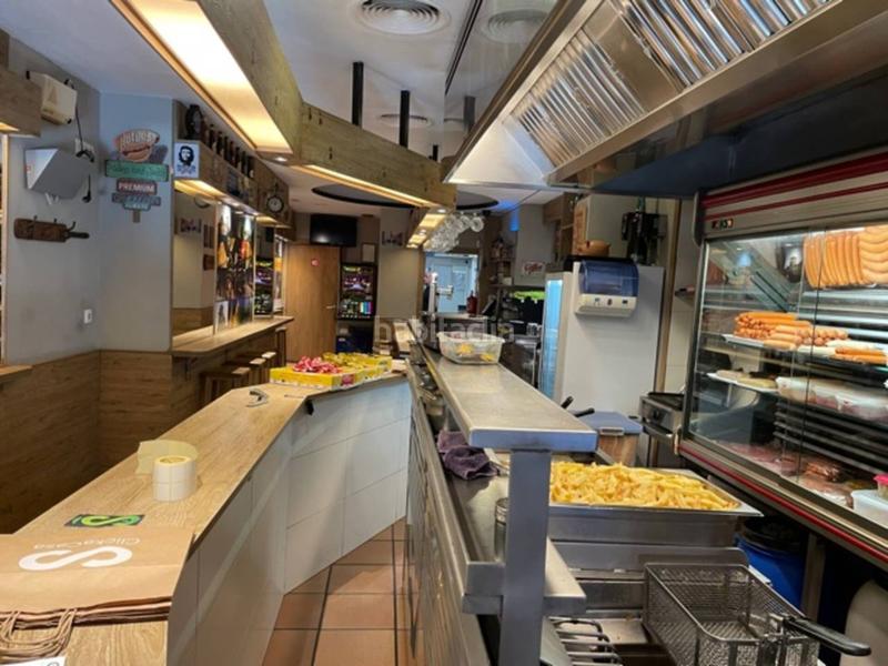 Foto e9134458-5935-42a3-a328-3167617b7877. Location local commercial dans argenters 20 dans Centre Vic